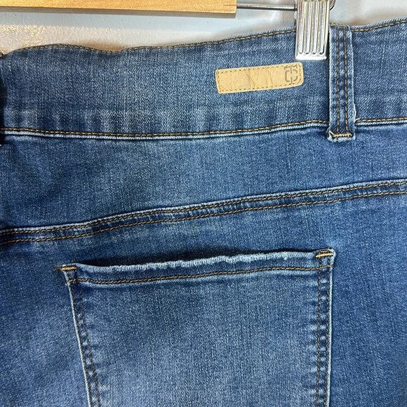 True Craft Distressed Denim Shorts Women’s Size 20 - Picture 3 of 9